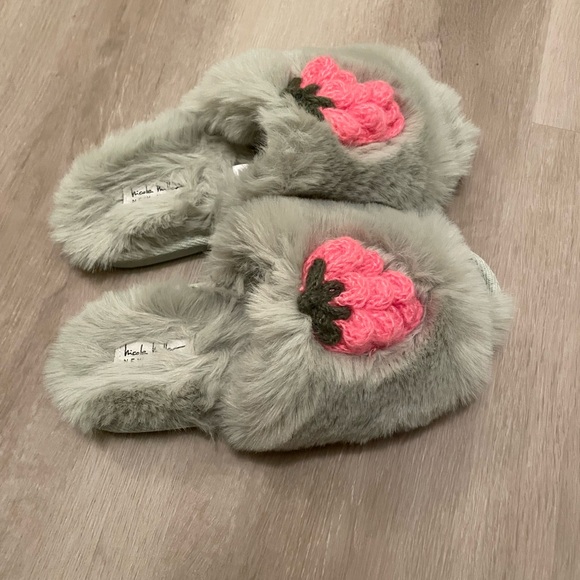 Very cute Nicole Miller slippers - Picture 5 of 10